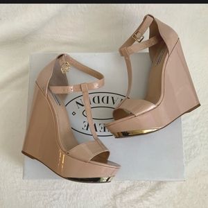 Steve Madden nude wedges sz 8 like new!